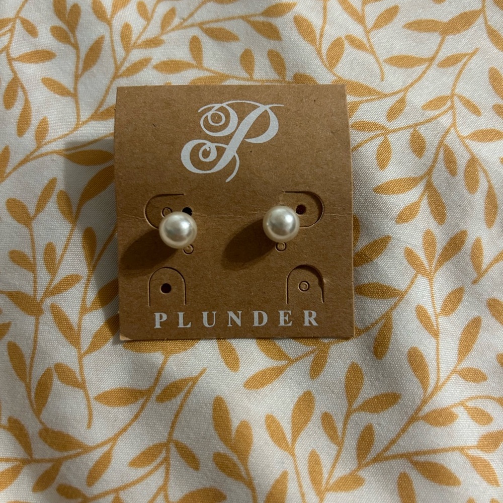 Plunder Classic Pearl Earrings